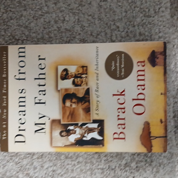 NWT PAPERBACK BOOK DREAMS FROM MY FATHER- BARACK OBAMA - Picture 1 of 3